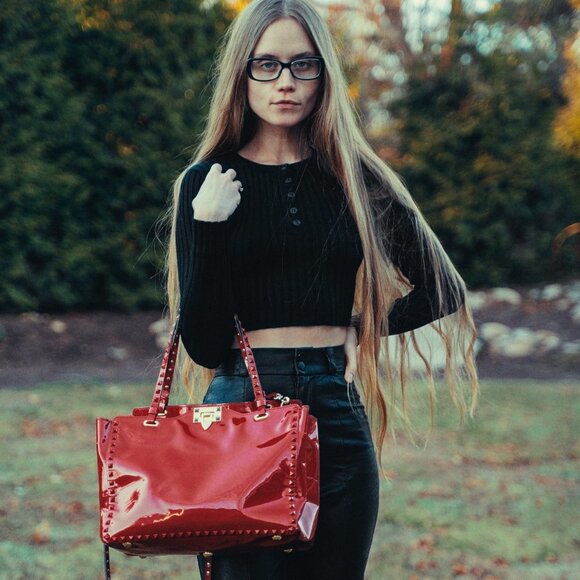 Valentino Patent Red Leather Rockstud Trapeze Medium Tote Bag - Picture 13 of 13